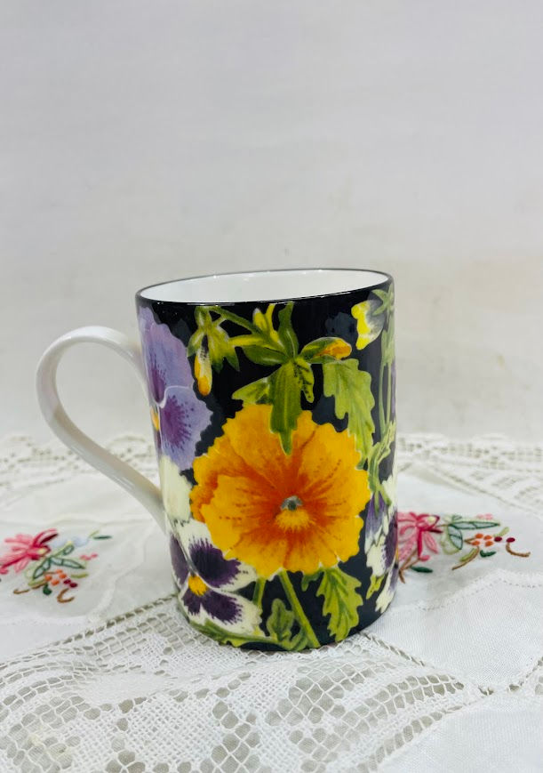 תמונה ממוזערת: כוס פורצלן אנגלית Pansies ‎1989 – The National Trust