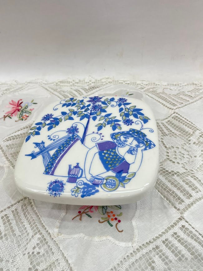 תמונה ממוזערת: קופסת קרמיקה נורווגית וינטג’ עם מכסה – Figgjo Norway, דגם Lotte