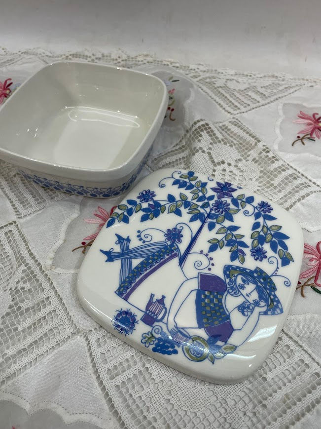 תמונה ממוזערת: קופסת קרמיקה נורווגית וינטג’ עם מכסה – Figgjo Norway, דגם Lotte