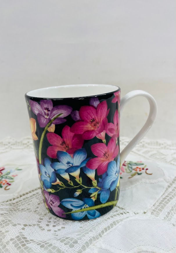 תמונה ממוזערת: כוס פורצלן אנגלית Freesia ‎1990 – The National Trust