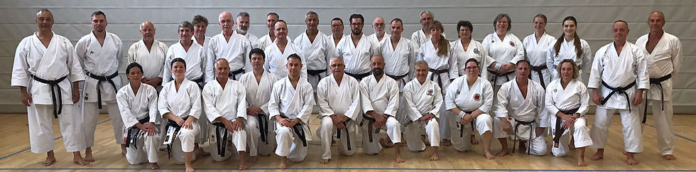 Anton Klotz (links), Markus Powill (Zweiter von links) sowie Rainer Mittenzwey (rechts) und Andreas Stavrakakis (Zweiter von rechts) führten durch die zwei Einheiten, die insgesamt 150 Minuten dauerten
