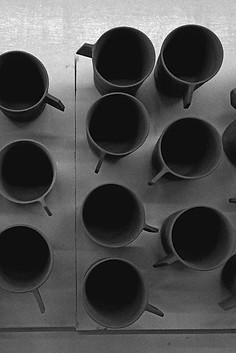 Studio.Bloe, Bloe, Bloe Van Eeckhout, keramiek, ceramics, klei, draaiwerk, ambacht, design, workshops, draaischijf, atelier, keramiekatelier