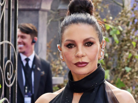 Catherine Zeta-Jones dévoila sa routine beauté avec 111Skin