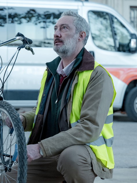 Léo Mattéï revient sur TF1 jeudi 12 février 2026, pour une 13e saison. Une nouvelle salve d’épisodes qui accueille de nouveaux visages, comme celui de l’acteur Vincent Desagnat, qui incarne le commissaire Trimoulin. PressEyes a pu lui poser quelques questions sur cette nouvelle aventure qui semble apporter beaucoup de joie à l’humoriste.