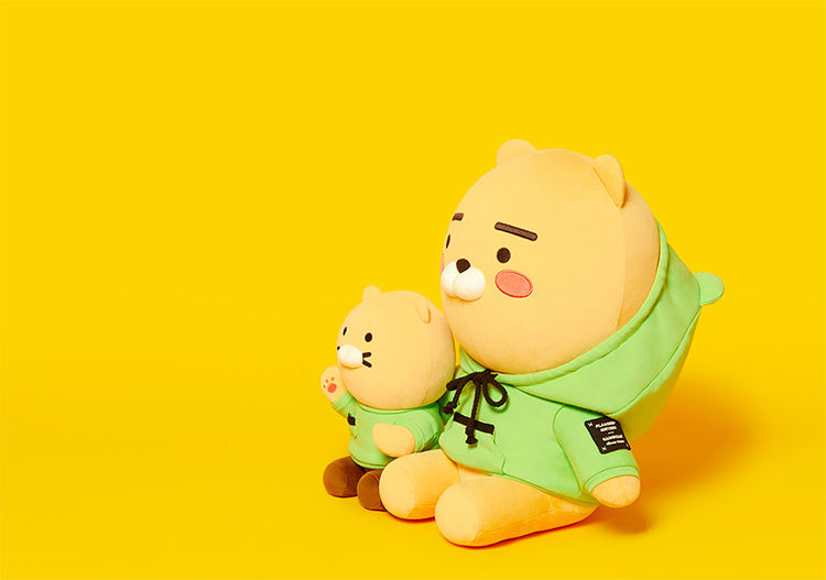 縮圖：Kakao Friends Ryan & 春植 Flagship Edition Doll 江南店限定連帽衫公仔
