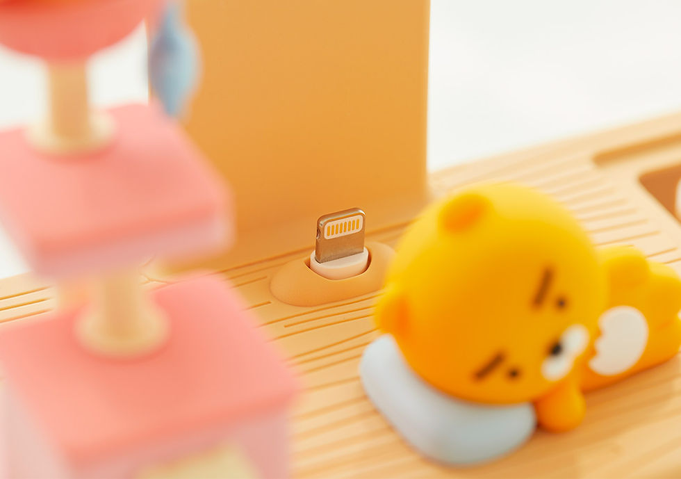 縮圖：Kakao Friends Ryan & 春植 Triple Apple Charging Stand 三合一充電座