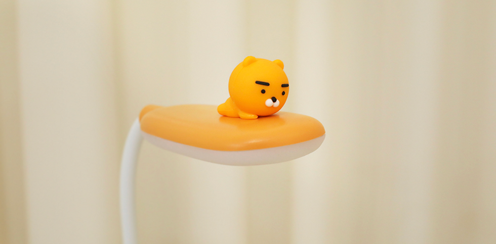 縮圖：Kakao Friends Ryan/Apeach LED Lamp Pen Holder 三合一 筆座 座枱燈