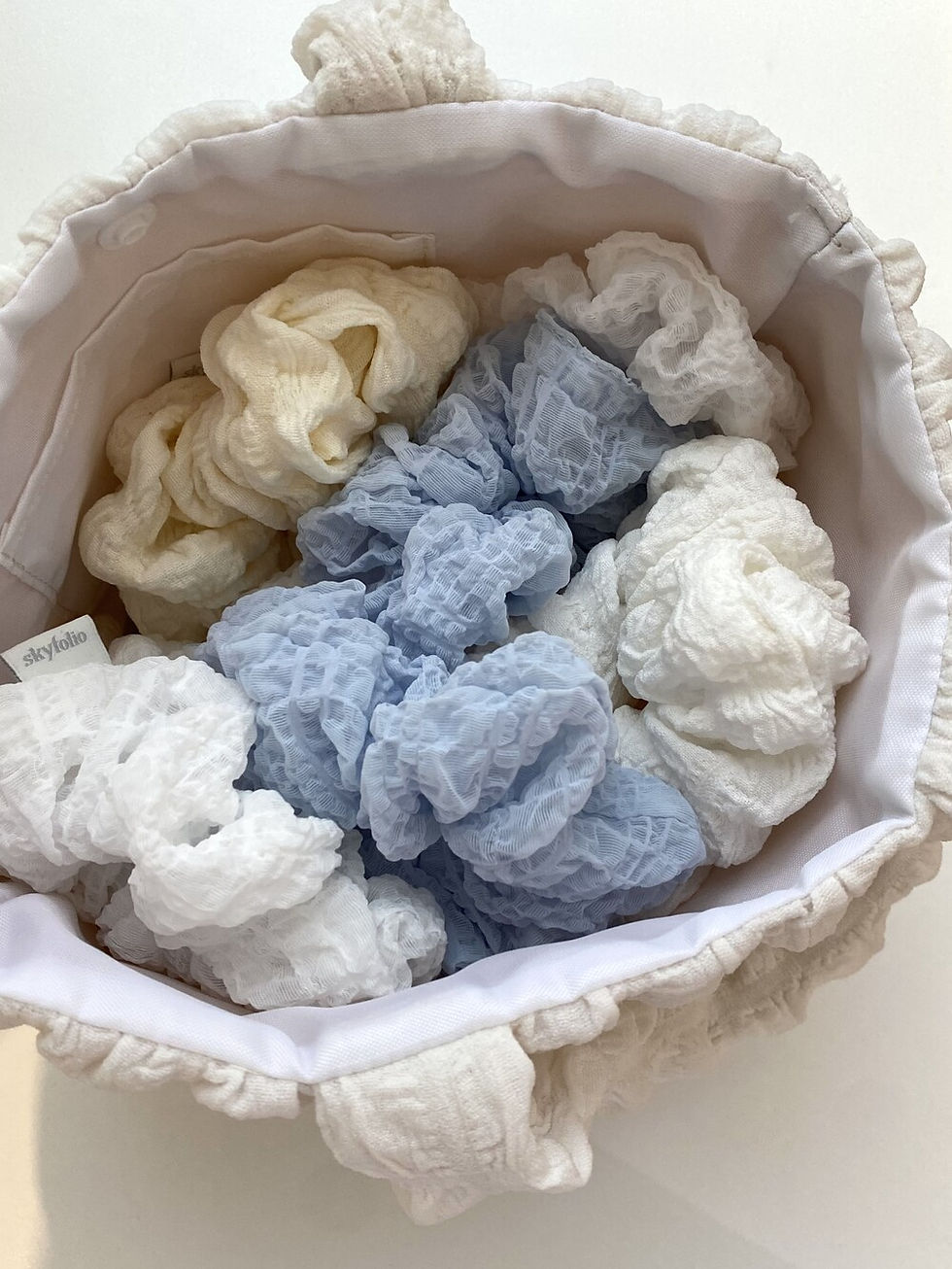 縮圖：Skyfolio Cozy Soft Cloud Scrunchy 髮圈 (2色)