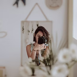 Lola.avif