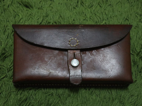 スイス軍レザーポーチ