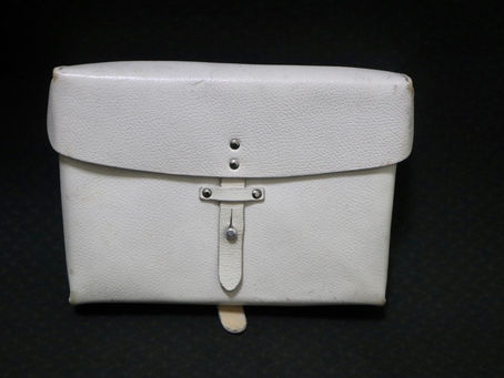 スイス軍レザーショルダーポーチ