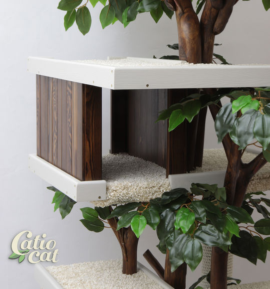 Высокий домик комплекс для кошек белый светло серый с домиком в виде дерева