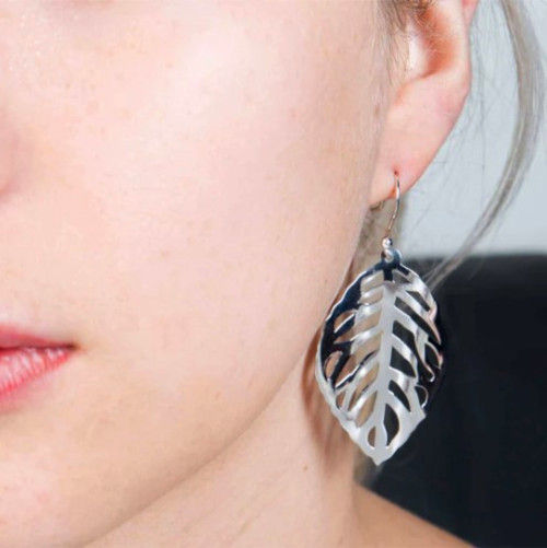 Miniatura: Aretes calados en forma de hoja