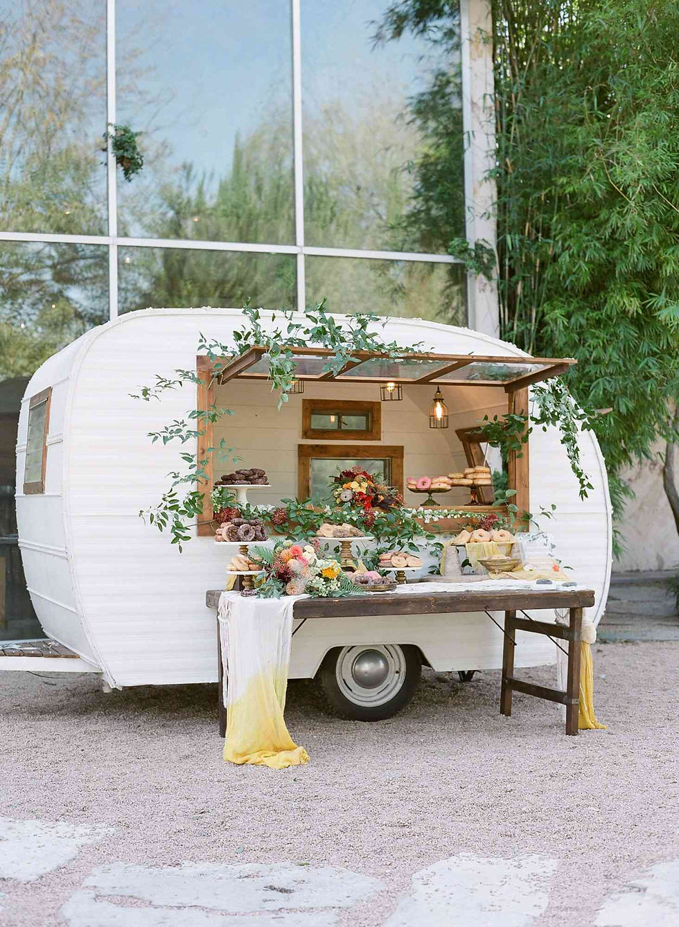 Food trucks at reception add unique vibe to Texas weddings