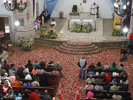 Mineral del Chico despide Semana Santa con “lluvia de pétalos”