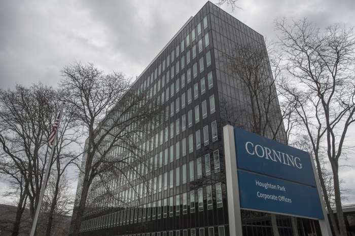 Corning verhoogt lange termijn doelen dankzij sterke AI-glasvezelvraag
