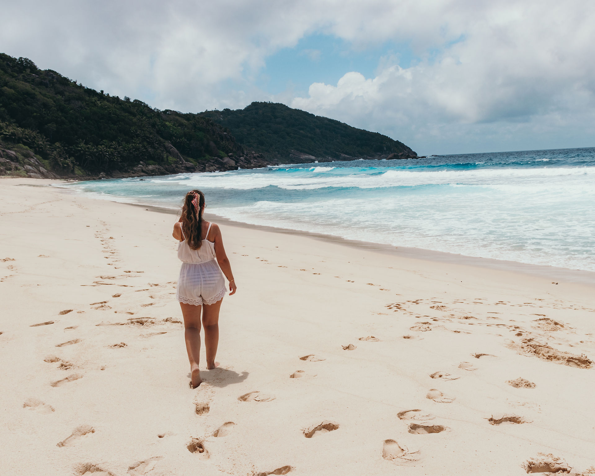 fille sur une plage