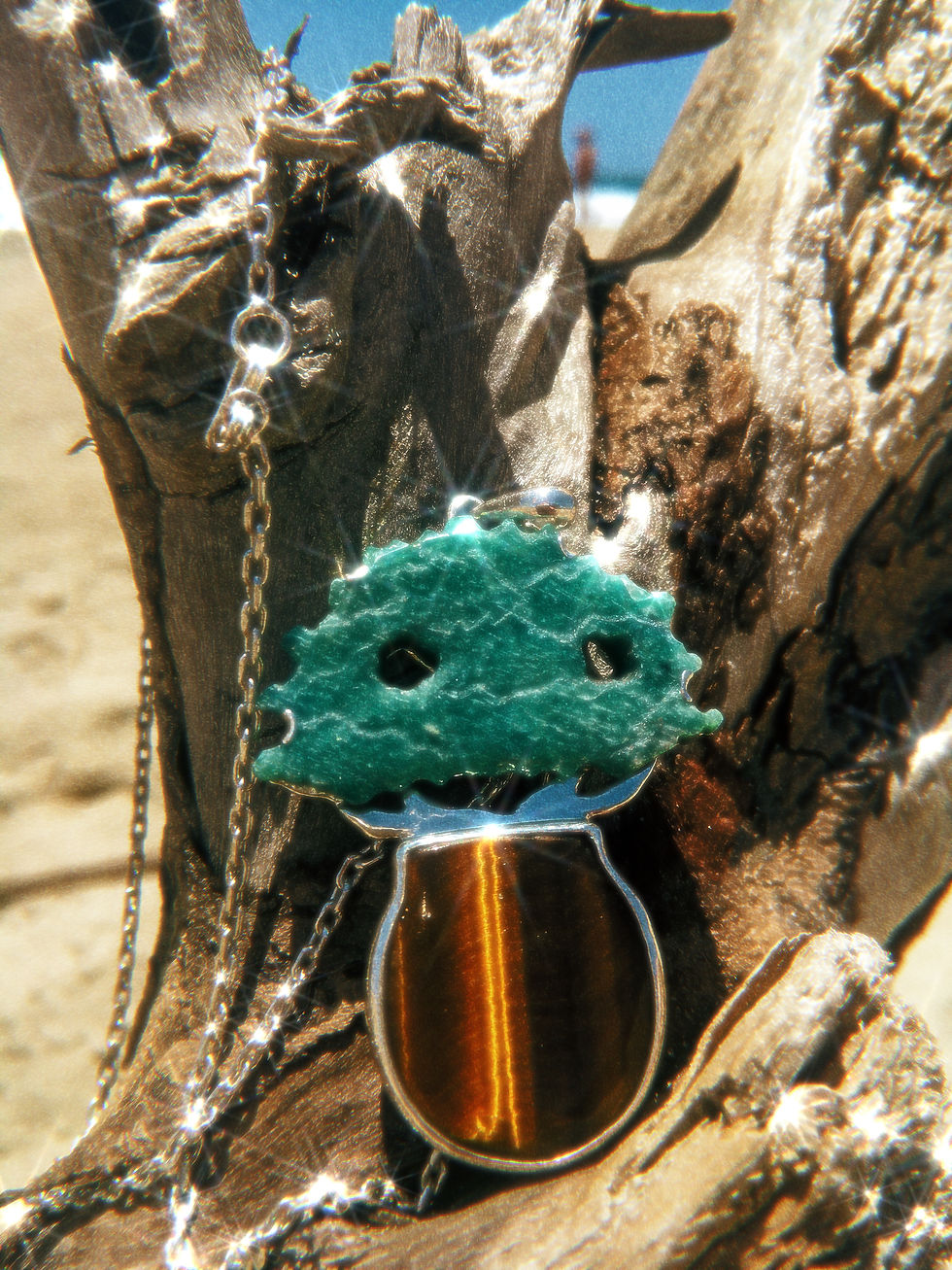 Miniature : pendentif en argent en forme de baobab ornées de pierres amazonite et oeil de tigre