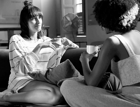 deux femmes discussion