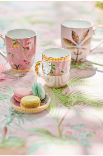 Σερβίτσια με φλοράλ πάτερν και πανέμορφα παστέλ χρώματα από την Pip Studio στο κατάστημα Oikos Design στη Νέα Μάκρη