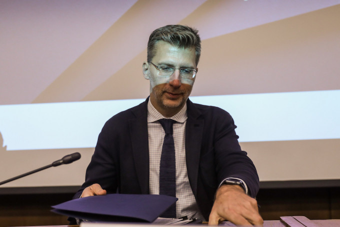 Ο Υφυπουργός παρά τω Πρωθυπουργώ, Αρμόδιος για τον συντονισμό του Κυβερνητικού Έργου Άκης Σκέρτσος που θεωρείται ο εμπνευστής της ιδέας για την ΑΜΚΕ Μάτι Ξαναζώ. (EUROKINISSI/ ΣΤΕΛΙΟΣ ΜΙΣΙΝΑΣ)