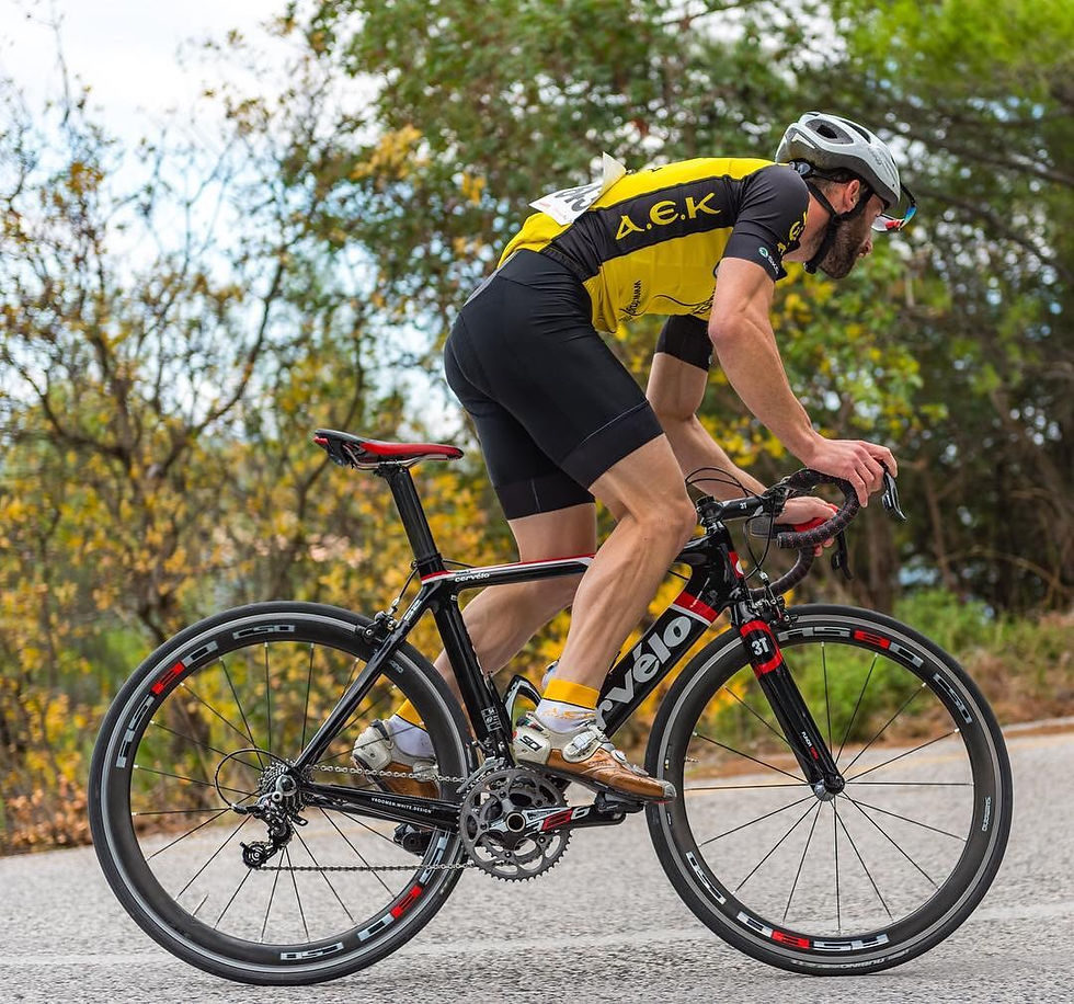 Επαγγελματίας ποδηλάτης, Ο Γιώργος Παύλος Σταματόπουλος με ποδηλατική στολή και κράνος! |
