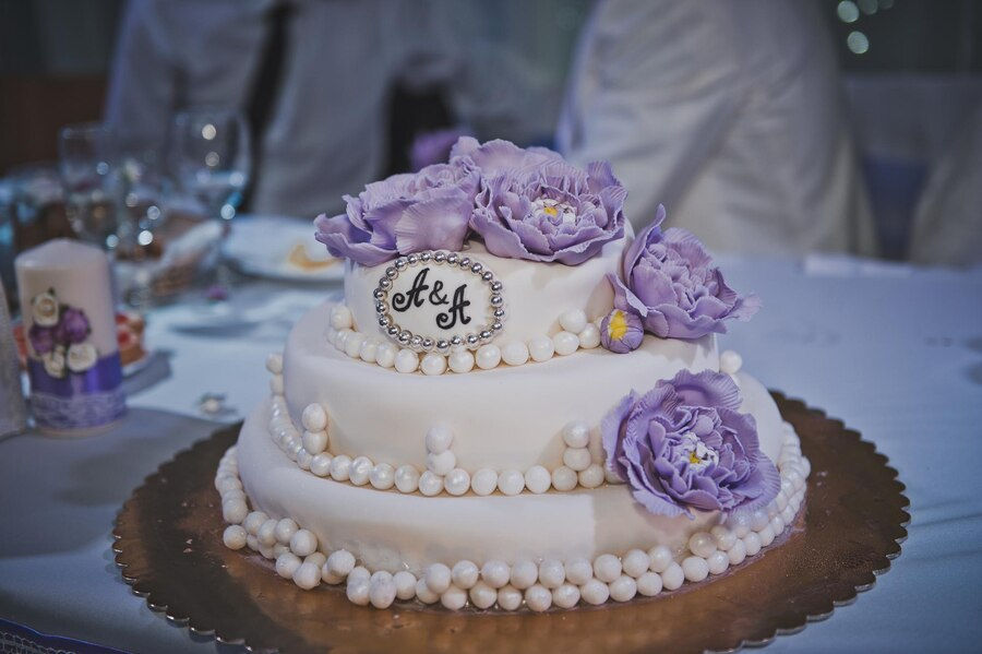 pie-with-violet-flowers-1835_208657-3371.jpg