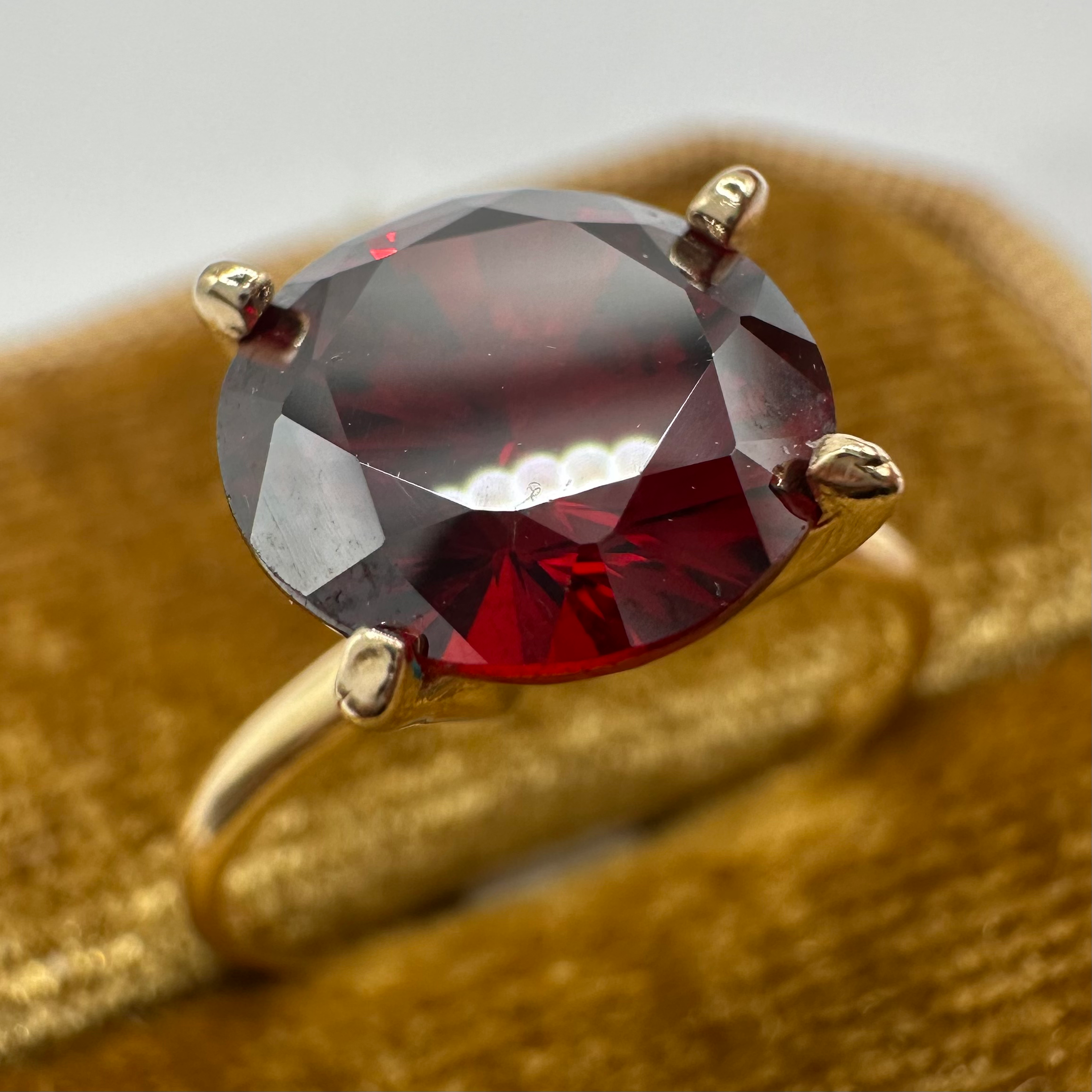 14k Yellow Gold Round Cut Red Garnet Solitaire Ring ~ Size 6