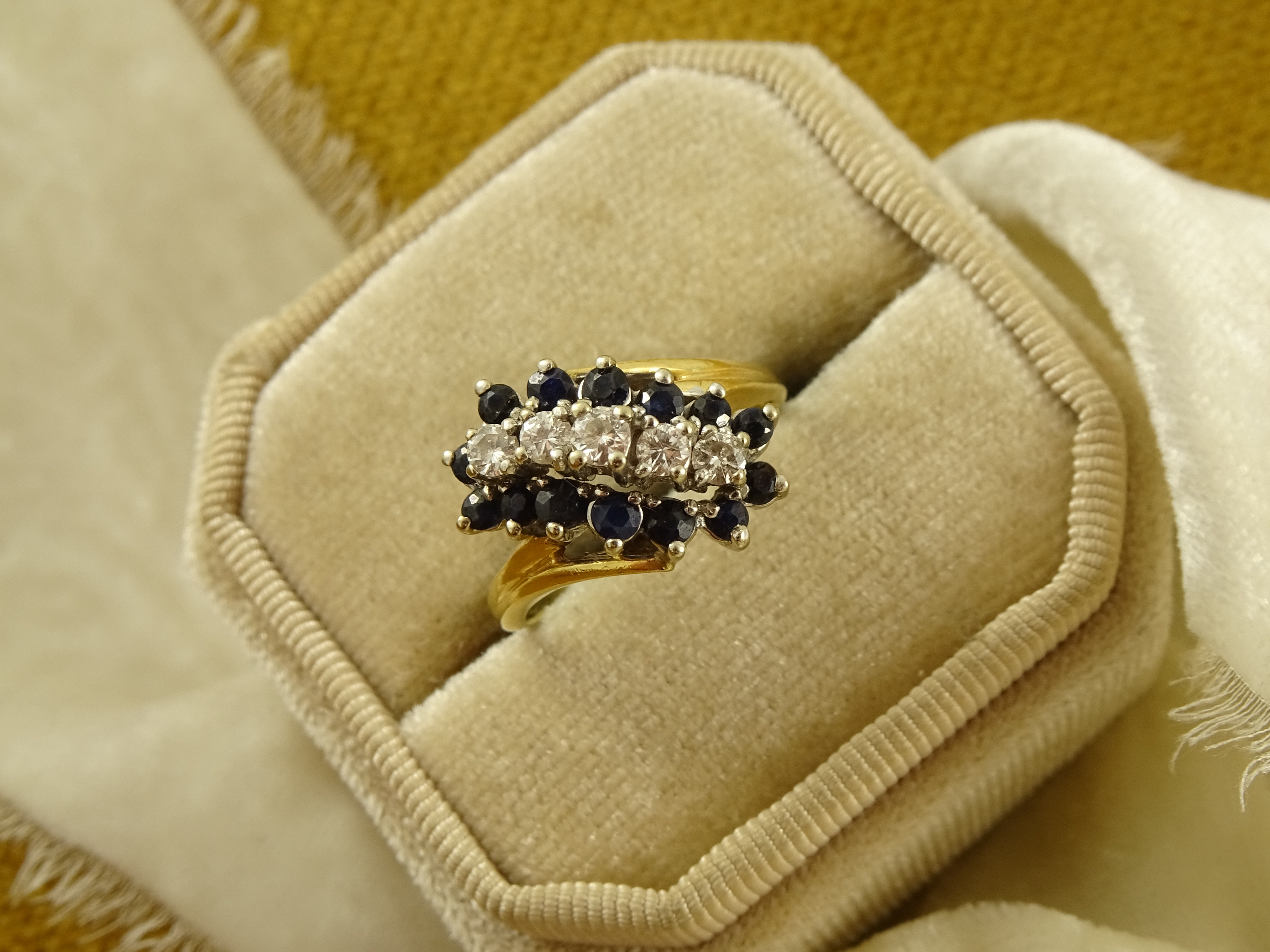Vintage 14K Yellow Gold Delicate Sapphire & Diamond Cluster Formal Ring sz 7