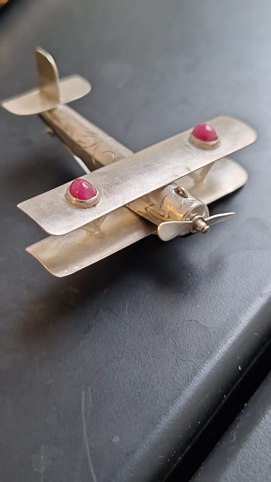 Pin Brooche "Red Eyes"