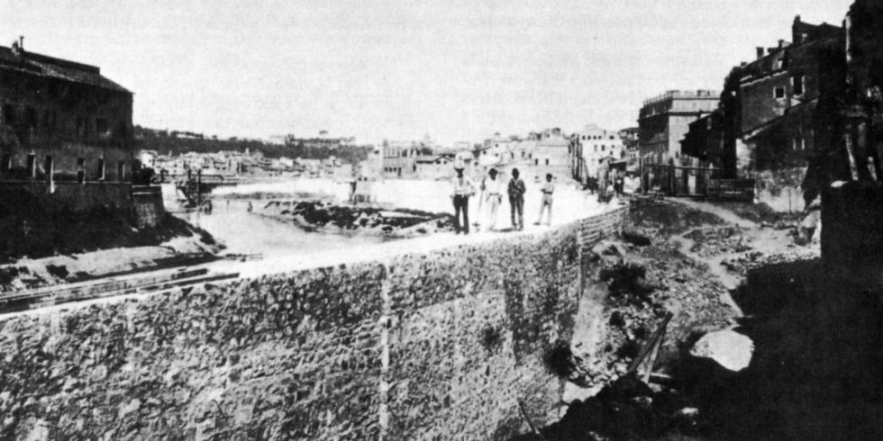 LUNGOTEVERE IN COSTRUZIONE