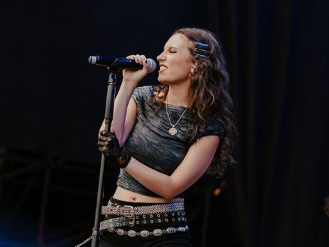 Cristina Hart debuts new music whilst opening for Louis Tomlinson