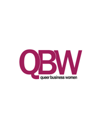 Schriftlogo in Magenta mit den Buchstaben ‚QBW‘, darunter schwarzer Schriftzug ‚queer business women‘