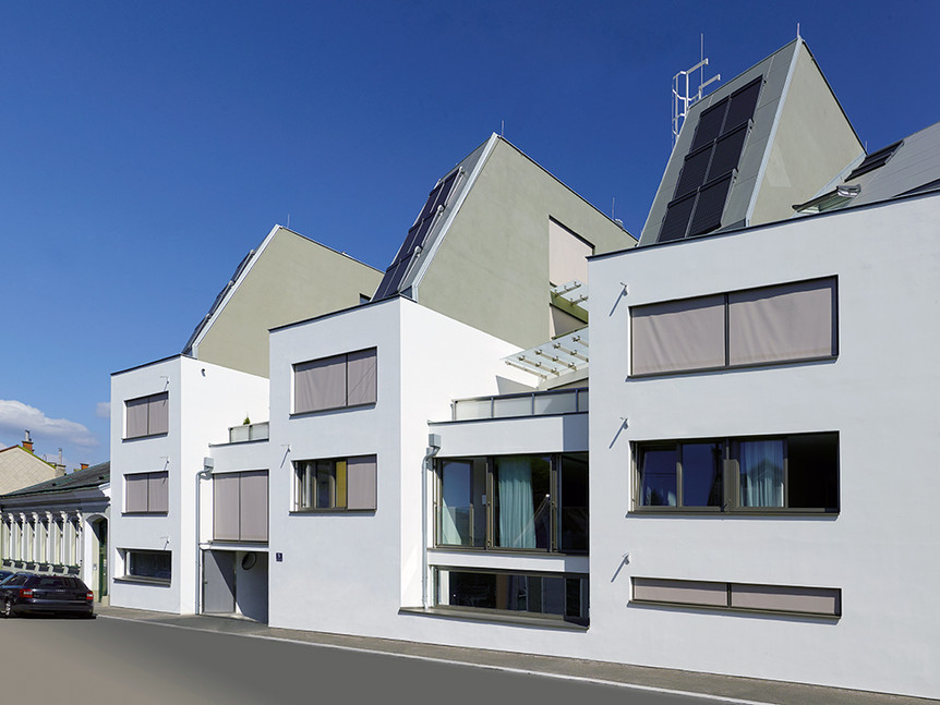 Moderne Wohnanlage Ville Verde in der Speisinger Straße 25 mit klarer Architektur und großen Fensterflächen.
