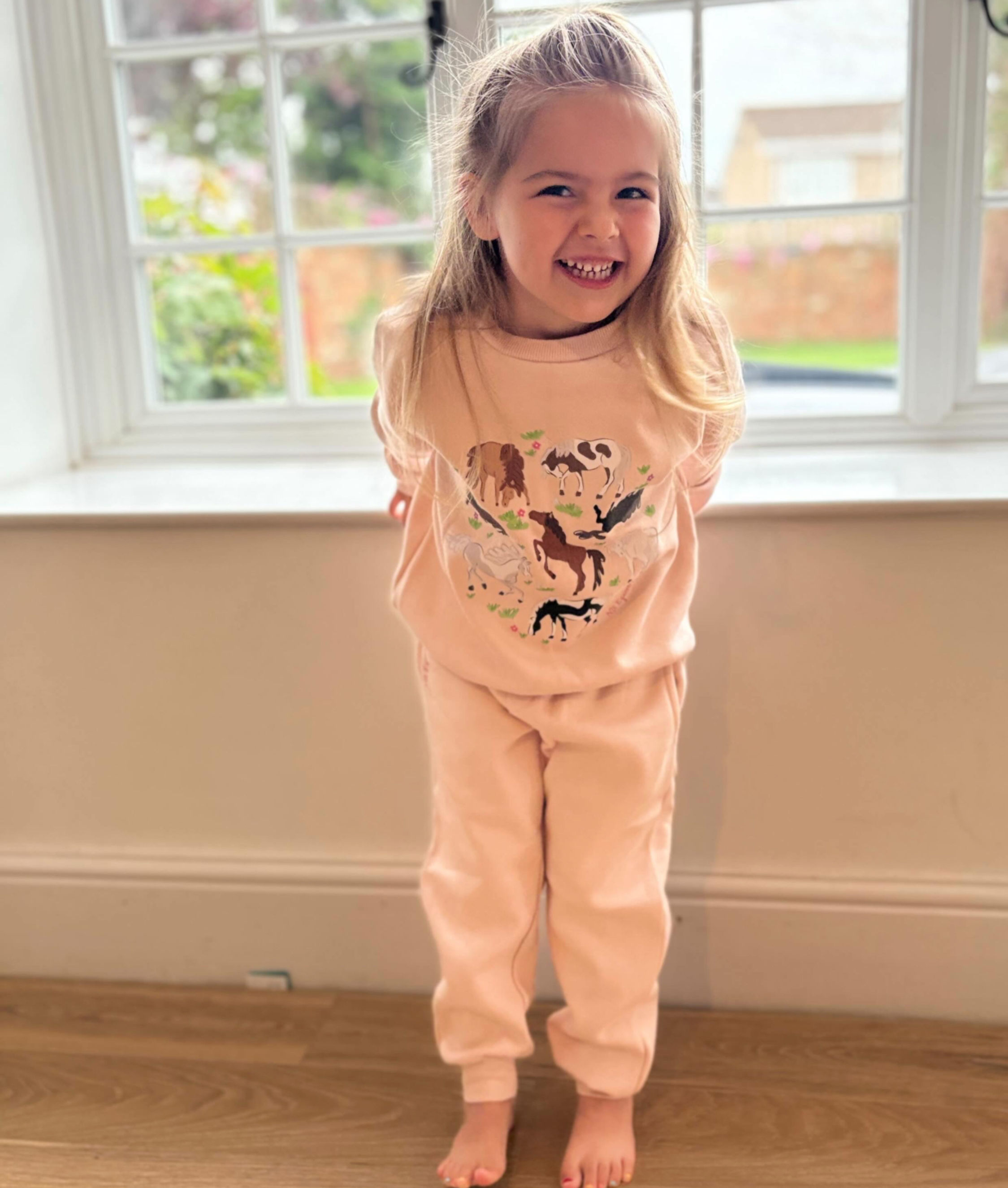 Dreaming in the Meadows – Cosy Pony Lounge Set