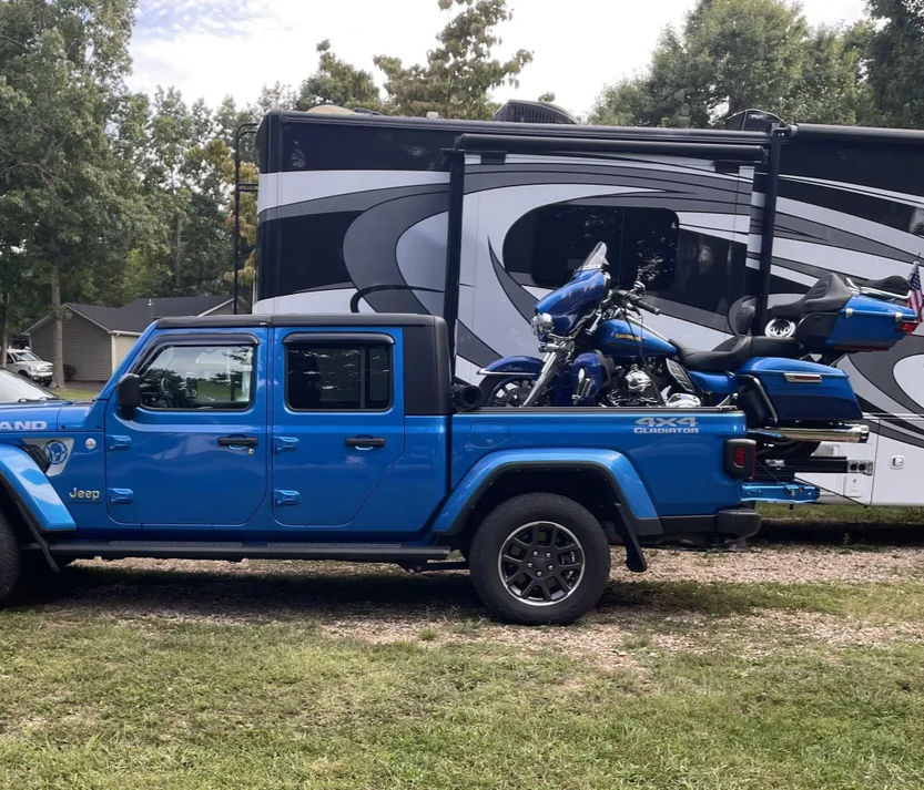 açık kasa kamyonet, pickup, VW Amarok, Toyota Hlilux Ford Raptor üzerinde kullanılan AUN150 Hybrid motosiklet yükleme rampası ile Jeep Gladiator araca Harley Davisyon Cruiser Yükleme