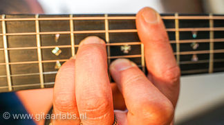 Dis - D#m akkoord gitaar