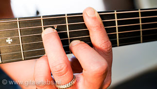 Bis - B#m7 akkoord gitaar