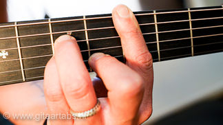 Bis - B#m akkoord gitaar