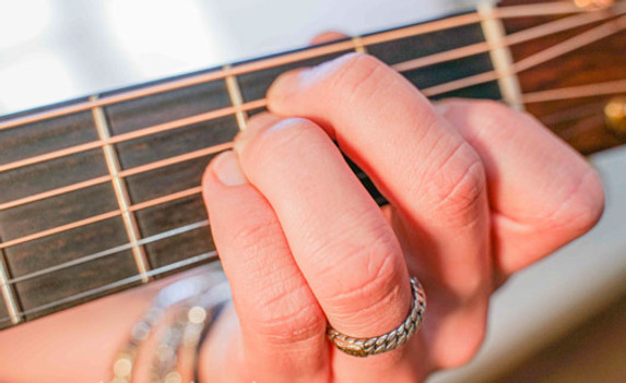 E akkoord gitaar vingerzettingen voorbeeld