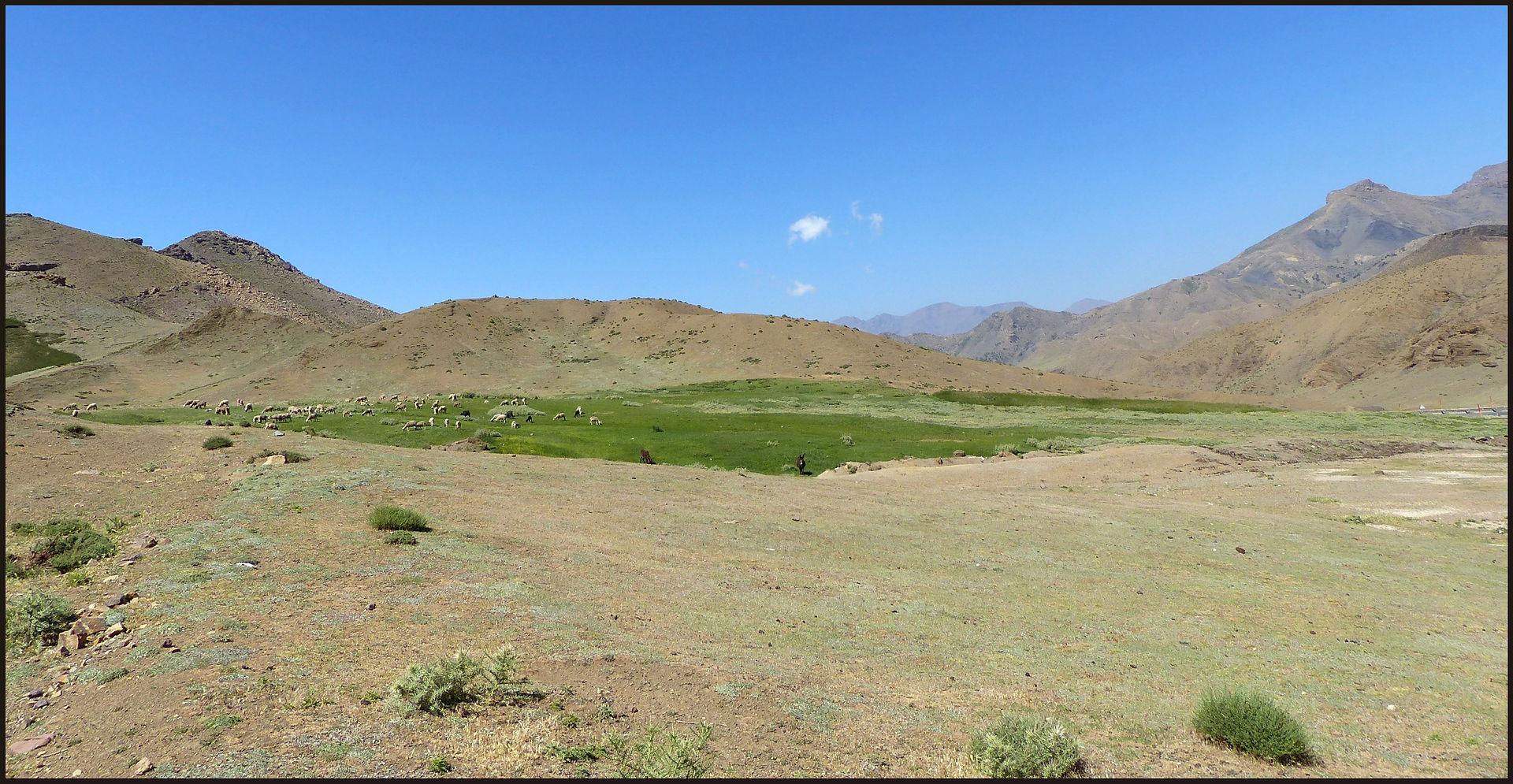 journeys & scorpions | travelblog | Morocco Atlas Mountain Route N9 | Source De Tichka | Qued Tichka