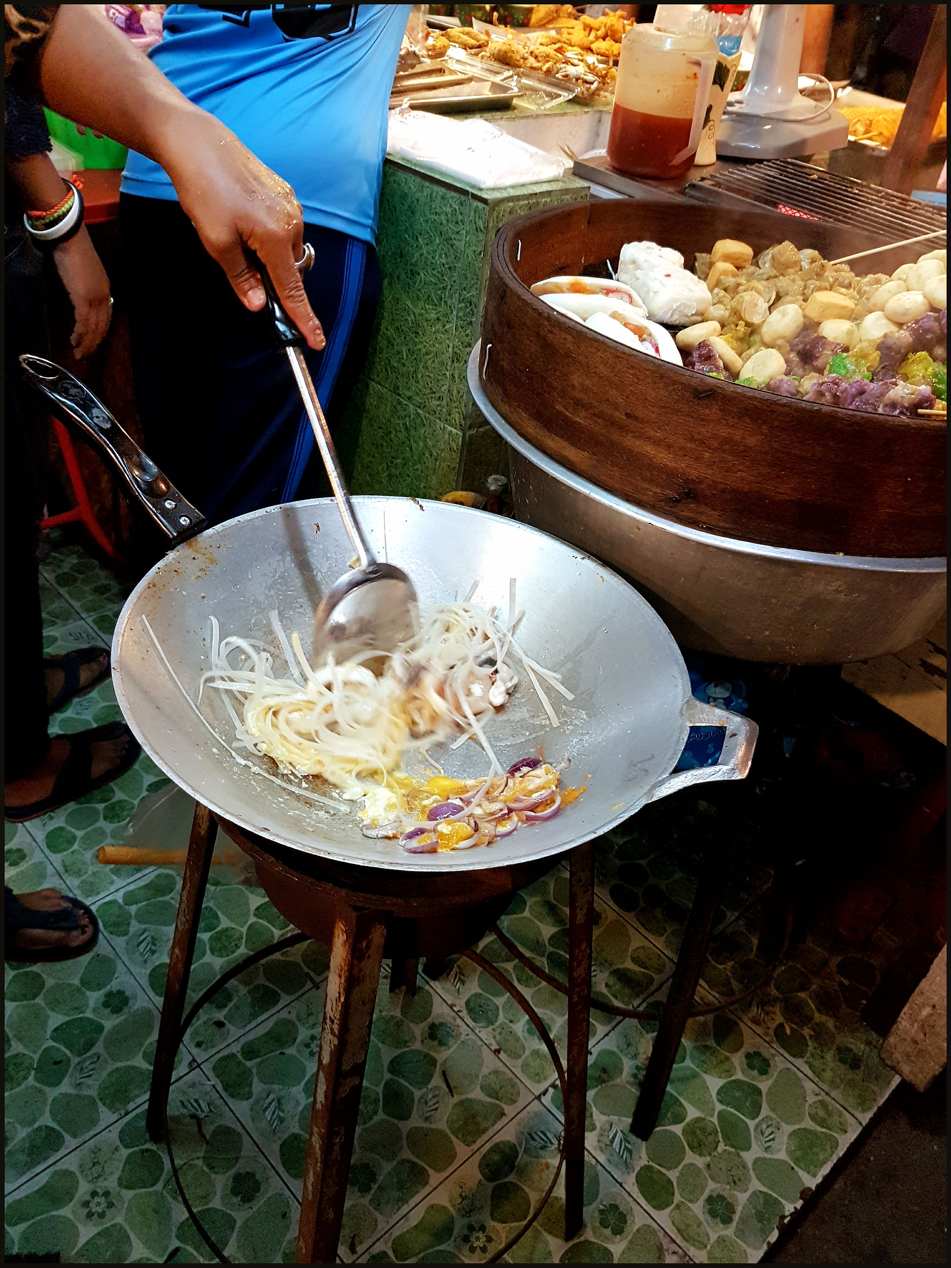 journeys & scorpions | travelblog | Thailand Phuket Town | Market 