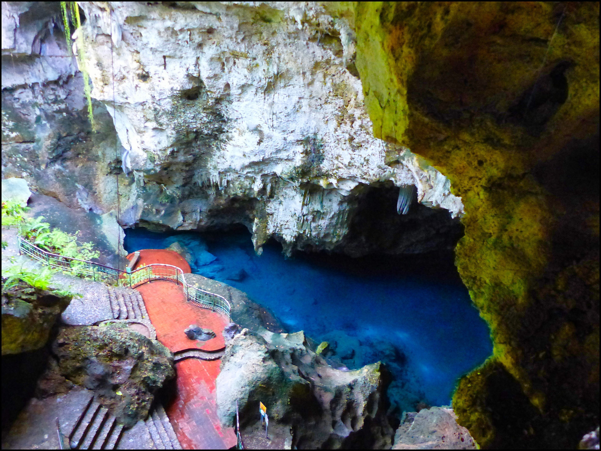 journeys and scorpions travelblog | Dominican Republic | Santo Domingo-Parque Nacional Los tres ojos-La Nevera (The Fridge)
