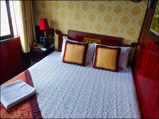 journeys and scorpions travelblog | Vietnam, Halong Bay