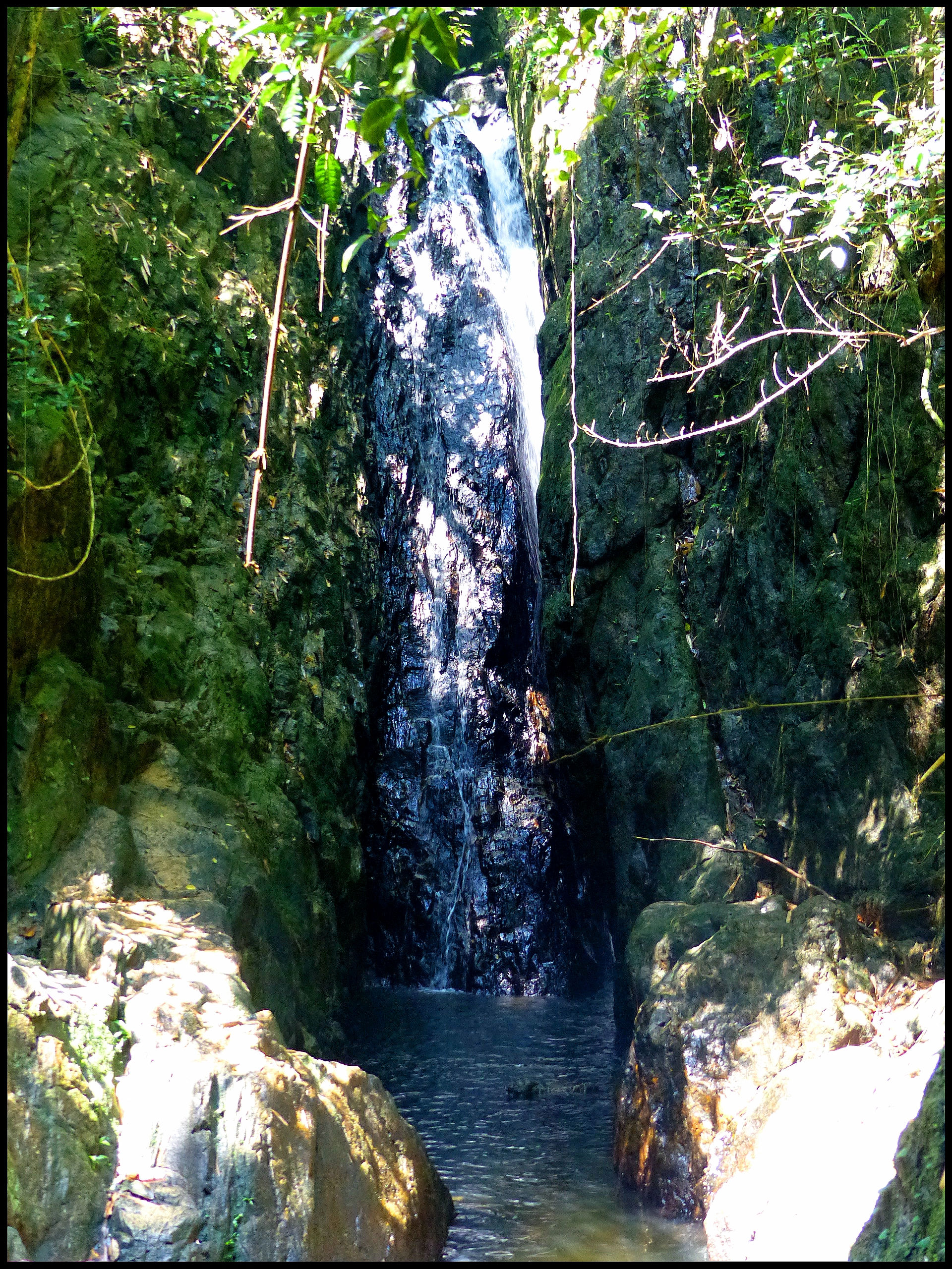 journeys & scorpions | travelblog | Thailand Phuket | Bangpae Waterfall