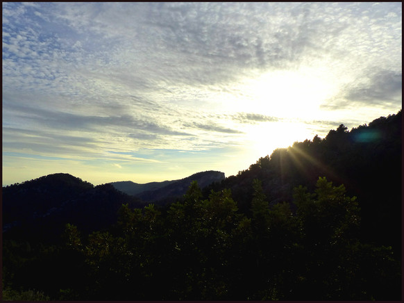 journeys & scorpions | travelblog | Spain-Mallorca | Serra de Tramuntana | Castell d´ Alarò | Restaurant es Verger | Sundown