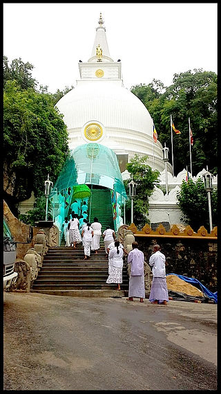 journeys & scorpions | travelblog | Sri Lanka | Siri Gautama Sambuddharaja Maligawa