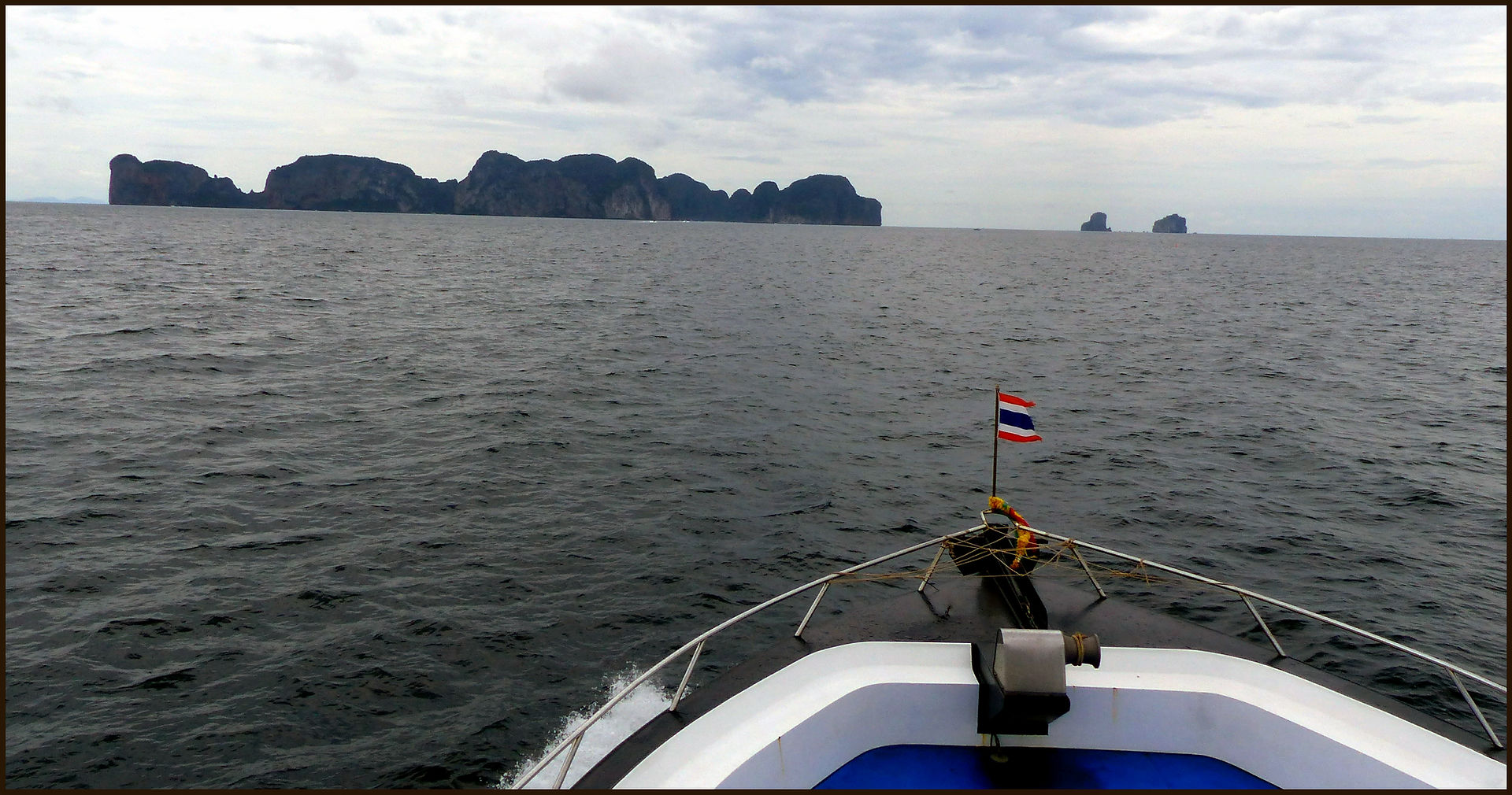 journeys & scorpions | travelblog | Thailand-Phi Phi Island | Ferry