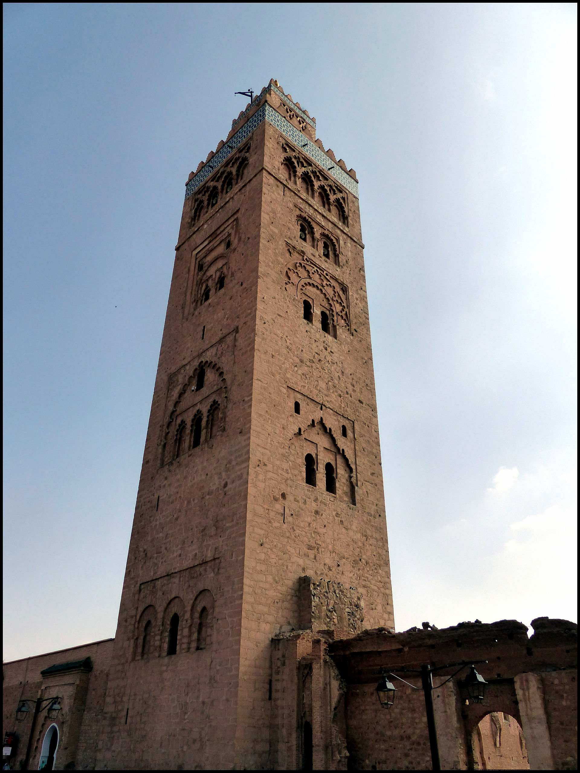 journeys & scorpions | travelblog | Morocco Marrakesh Medina | Jemaa el Fna | Minaret of the Koutoubia Mosque