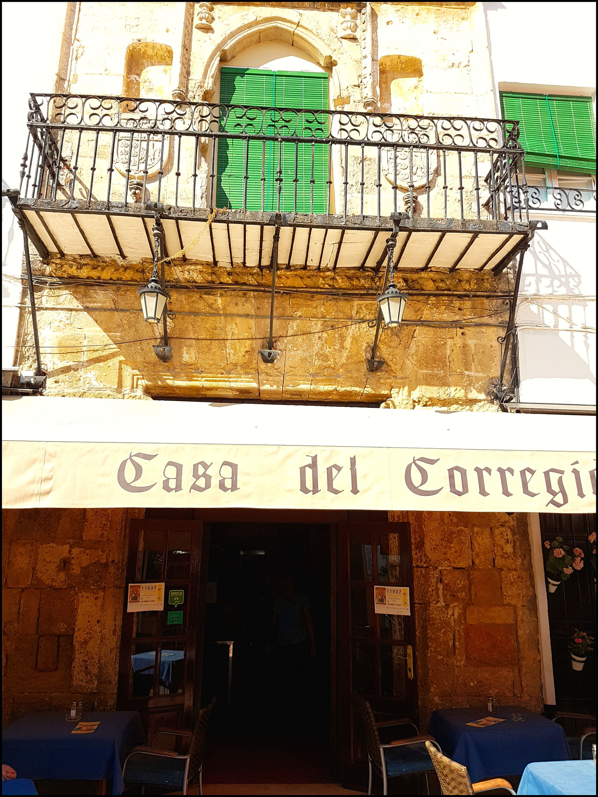 journeys and scorpions travelblog | Spain, Andalusia | Marbella, Old Town | Plaza de los Naranjos | Escuela de Crecimiento | Casa del Corregidor